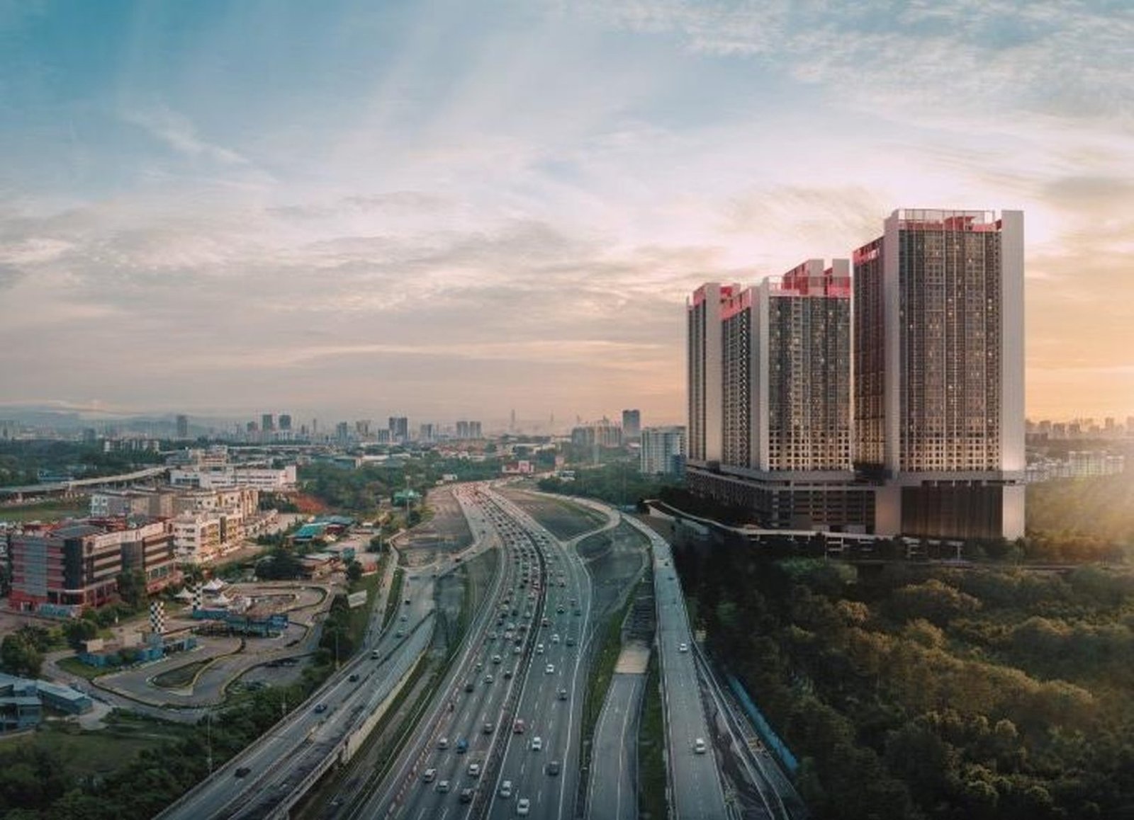Luminar Residence towers beside the Federal Highway: artist's impression